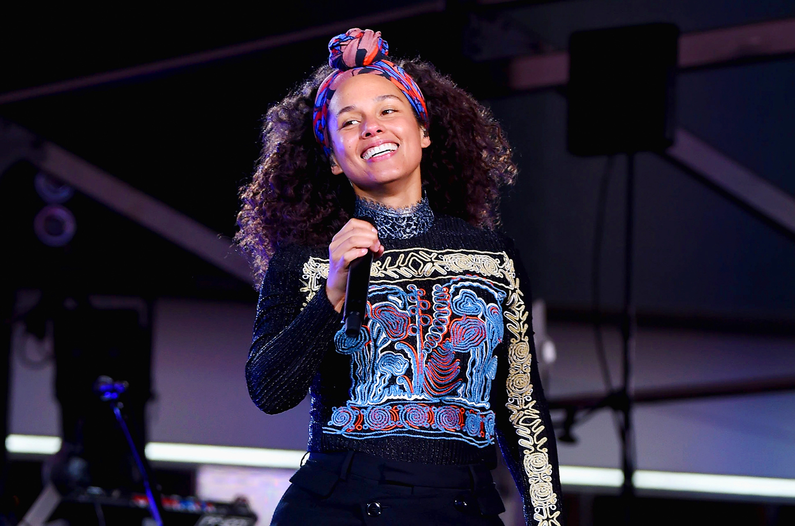 Alicia Keys Surprise Concert in Times Square